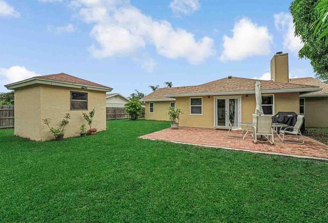 427 Las Palmas Street, Royal Palm Beach, FL 33411