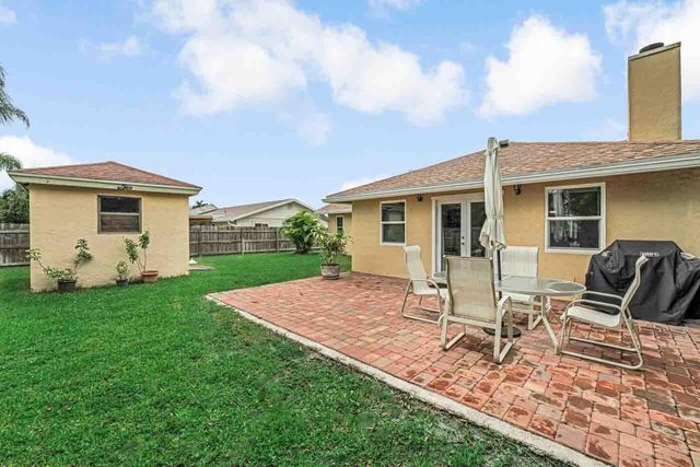 427 Las Palmas Street, Royal Palm Beach, FL 33411