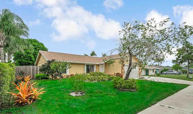 427 Las Palmas Street, Royal Palm Beach, FL 33411
