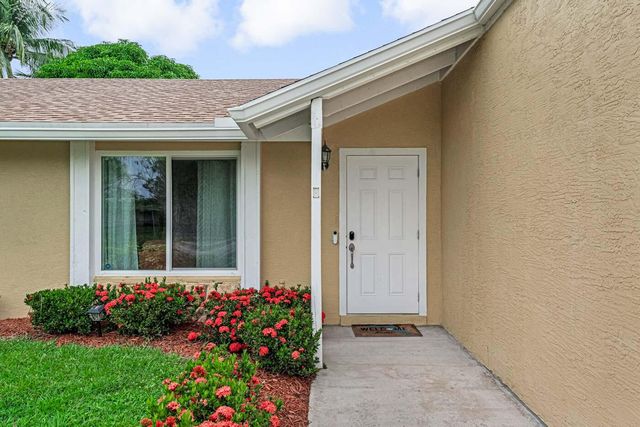 427 Las Palmas Street, Royal Palm Beach, FL 33411
