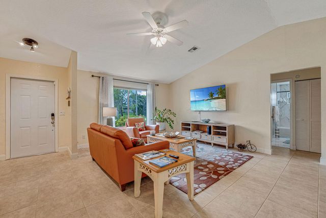 427 Las Palmas Street, Royal Palm Beach, FL 33411
