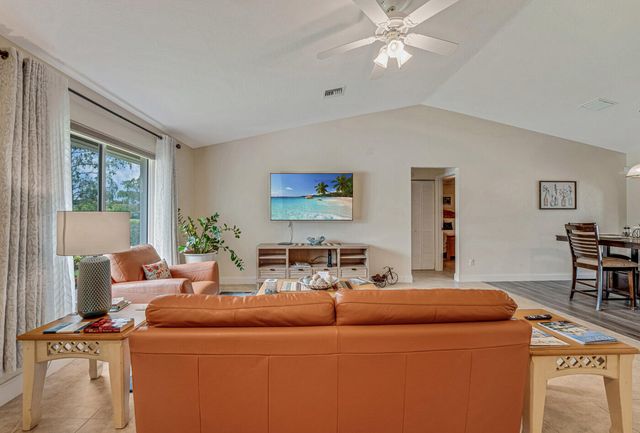 427 Las Palmas Street, Royal Palm Beach, FL 33411