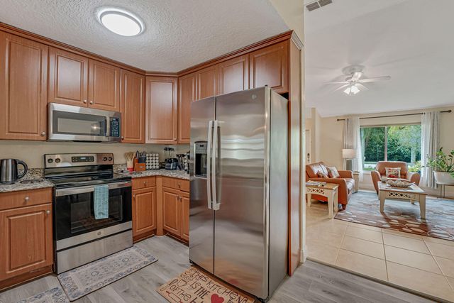 427 Las Palmas Street, Royal Palm Beach, FL 33411