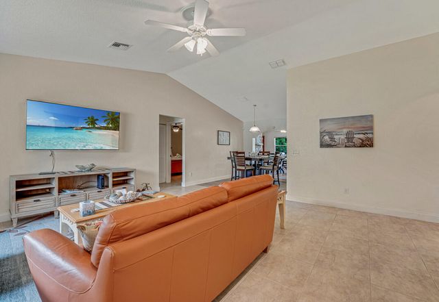 427 Las Palmas Street, Royal Palm Beach, FL 33411