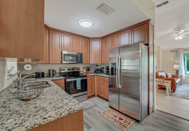 427 Las Palmas Street, Royal Palm Beach, FL 33411