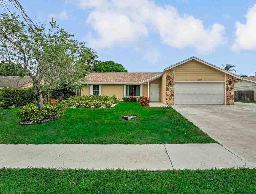 427 Las Palmas Street, Royal Palm Beach, FL 33411