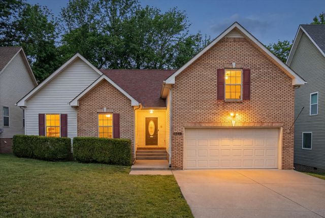 664 Deer Ridge Dr, Clarksville, TN 37042