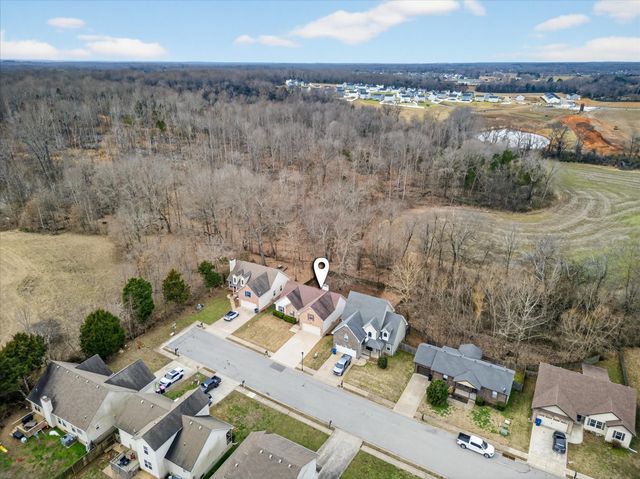 664 Deer Ridge Dr, Clarksville, TN 37042