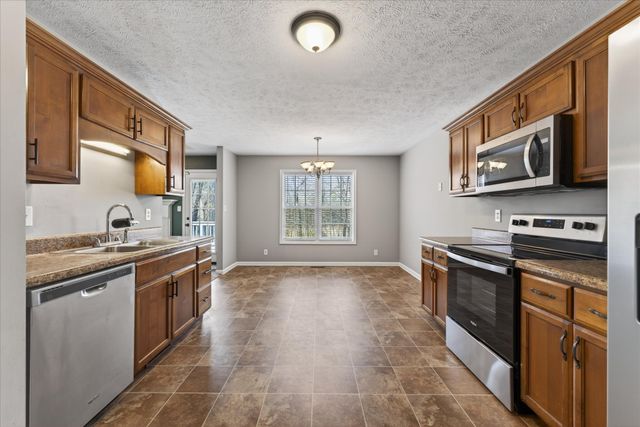664 Deer Ridge Dr, Clarksville, TN 37042