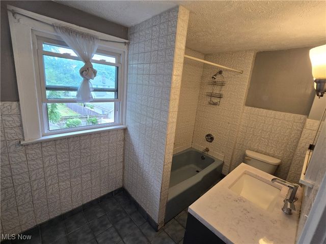 914 Dan Street, Akron, OH 44310