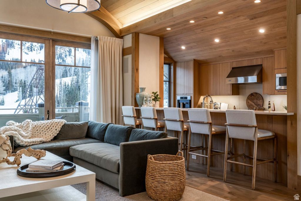 Image 2 of property listing at 9100 MARSAC AVE #PS1, Park City, UT 84060