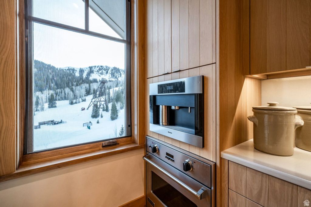 Image 8 of property listing at 9100 MARSAC AVE #PS1, Park City, UT 84060