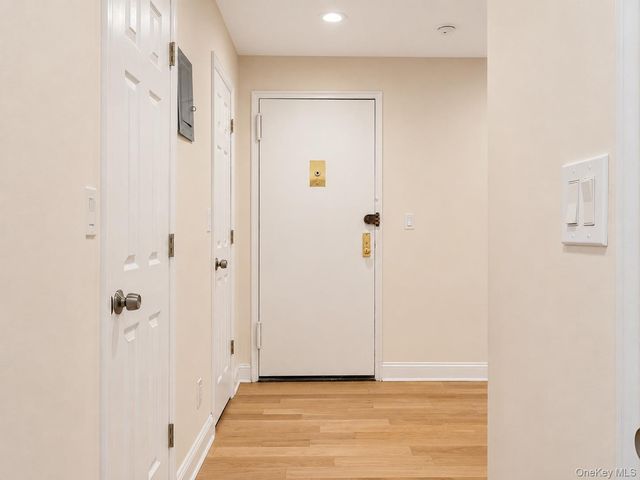 50 Brompton Road 2N, Great Neck, NY 11021