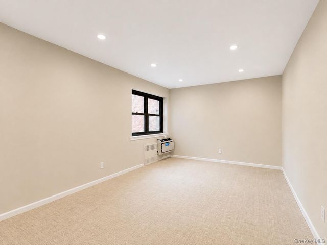 50 Brompton Road 2N, Great Neck, NY 11021
