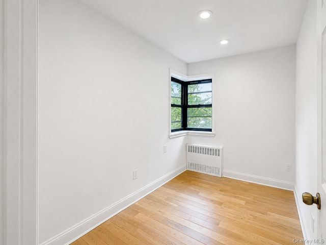 50 Brompton Road 2N, Great Neck, NY 11021