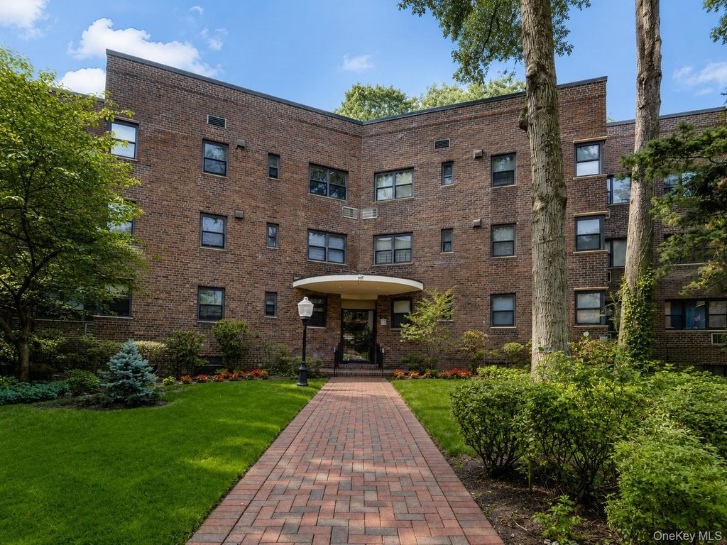 50 Brompton Road 2N, Great Neck, NY 11021 — photo 2