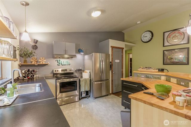 105 Jack Fir Court E, Packwood, WA 98361