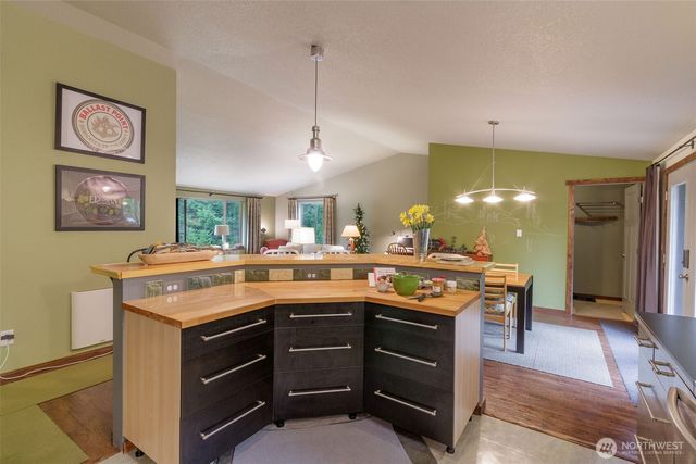 105 Jack Fir Court E, Packwood, WA 98361