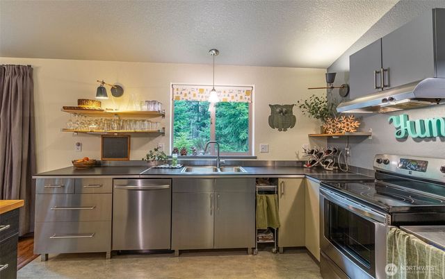 105 Jack Fir Court E, Packwood, WA 98361