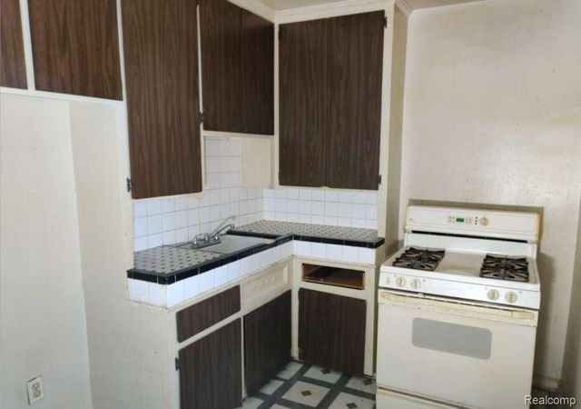 20043 Goulburn Avenue, Detroit, MI 48205