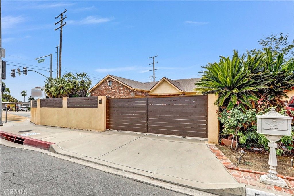 Image 3 of property listing at 5203 N Enid Avenue, Azusa, CA 91702