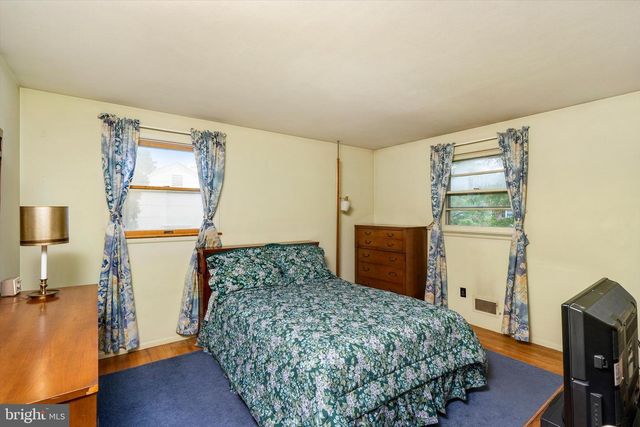 25 BLACK PINE DR, Hamilton, NJ 08610