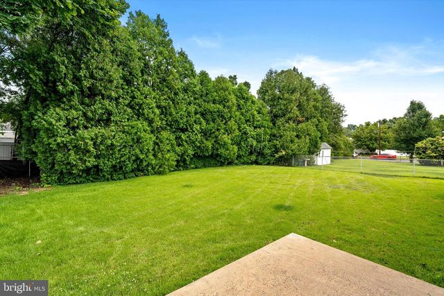 25 BLACK PINE DR, Hamilton, NJ 08610