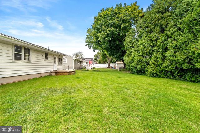 25 BLACK PINE DR, Hamilton, NJ 08610