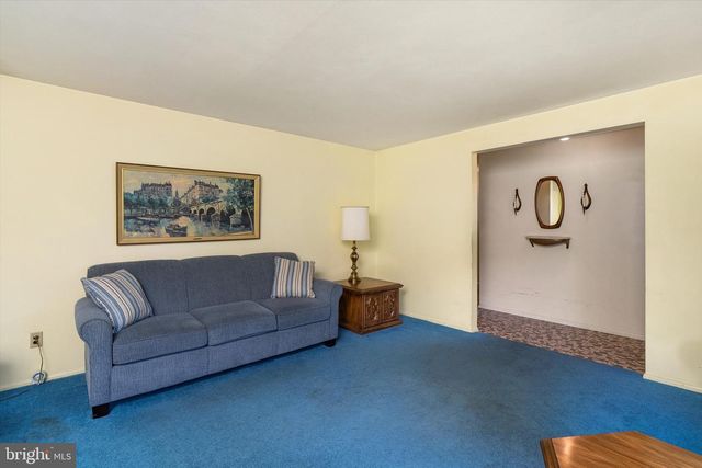 25 BLACK PINE DR, Hamilton, NJ 08610