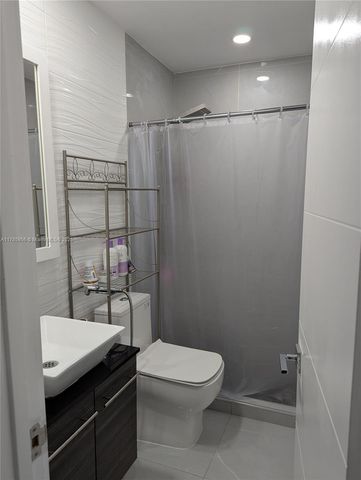 320 W 13th St, Hialeah, FL 33010