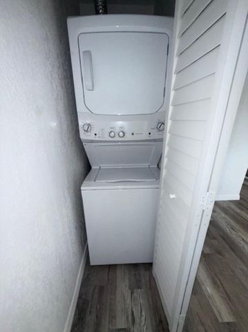 1958 Mckinley Street 8, Hollywood, FL 33020