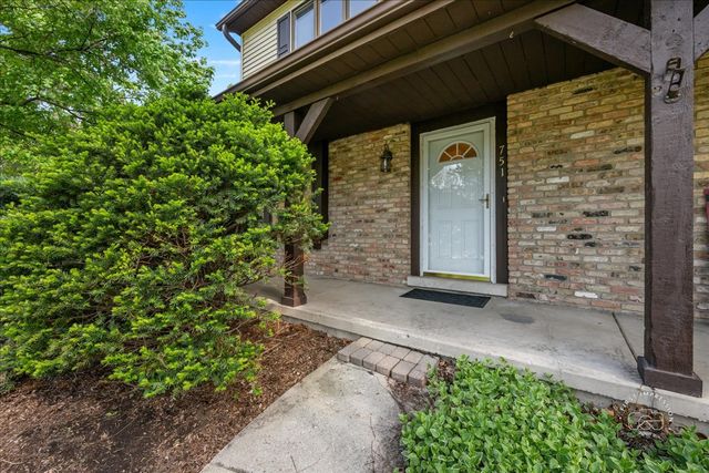 751 Monticello Drive, Naperville, IL 60563