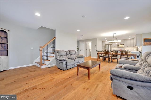 109 JAMES DR, New Holland, PA 17557