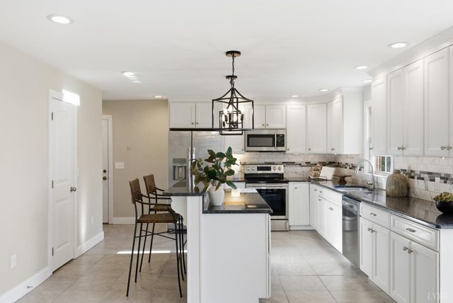 215 London Downs, Forest, VA 24551