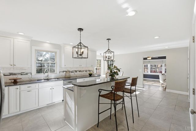 215 London Downs, Forest, VA 24551