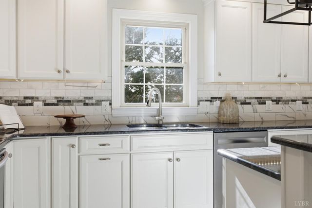 215 London Downs, Forest, VA 24551