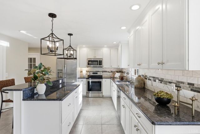 215 London Downs, Forest, VA 24551