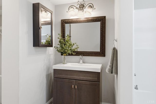 215 London Downs, Forest, VA 24551