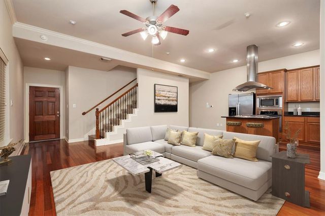 928 Mckinney Park Lane, Houston, TX 77003