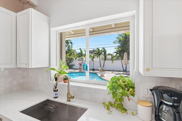 2220 NE 34th Court, Lighthouse Point, FL 33064