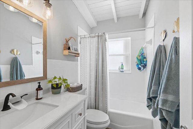 2220 NE 34th Court, Lighthouse Point, FL 33064