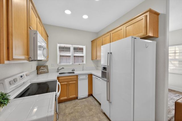1728 27th St, Sacramento, CA 95816