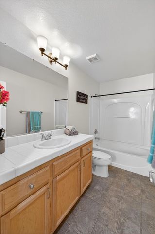 1728 27th St, Sacramento, CA 95816
