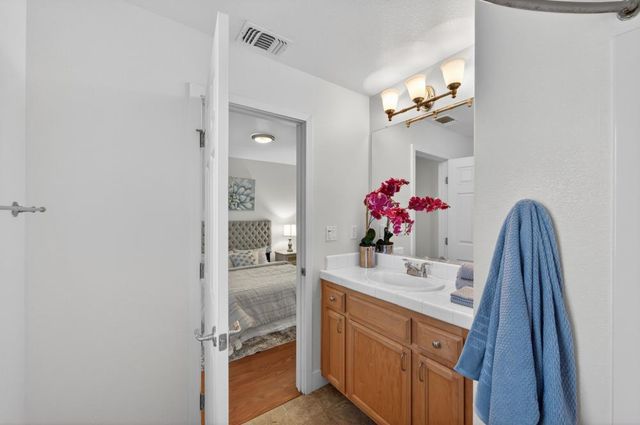 1728 27th St, Sacramento, CA 95816