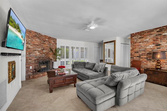 108 NE 30th St, Wilton Manors, FL 33334