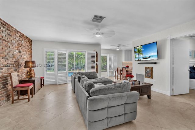 108 NE 30th St, Wilton Manors, FL 33334