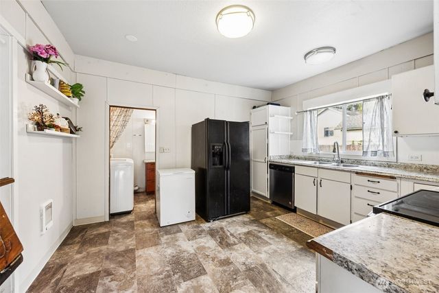 105 Oak Street E, Eatonville, WA 98328