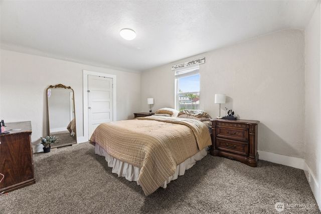 105 Oak Street E, Eatonville, WA 98328