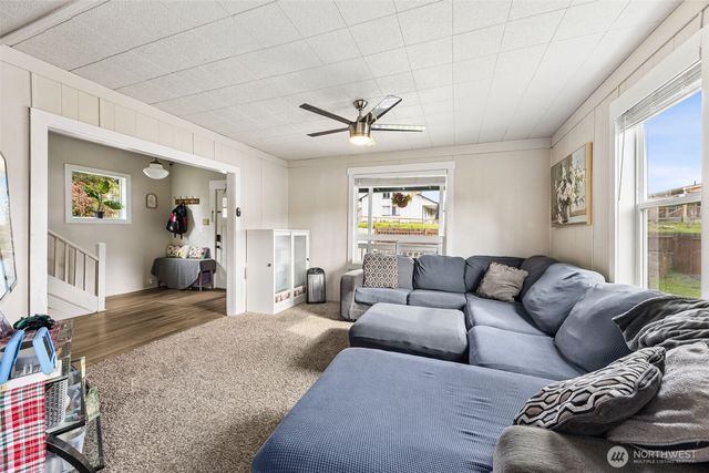 105 Oak Street E, Eatonville, WA 98328