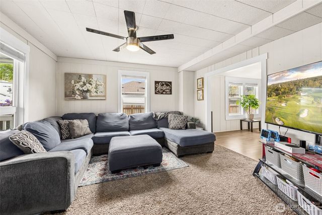 105 Oak Street E, Eatonville, WA 98328